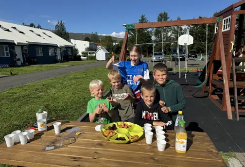 Ágúst 8 Seldu Djús Og Kleinur