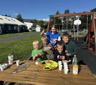 Ágúst 8 Seldu Djús Og Kleinur
